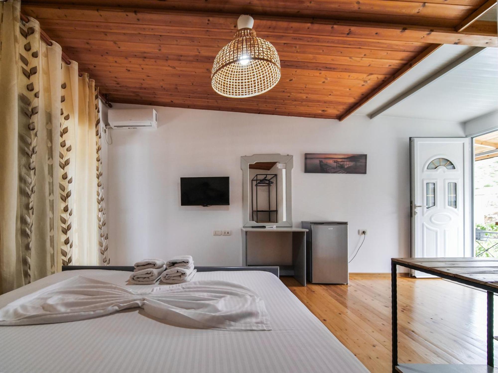Sea Breeze Himare